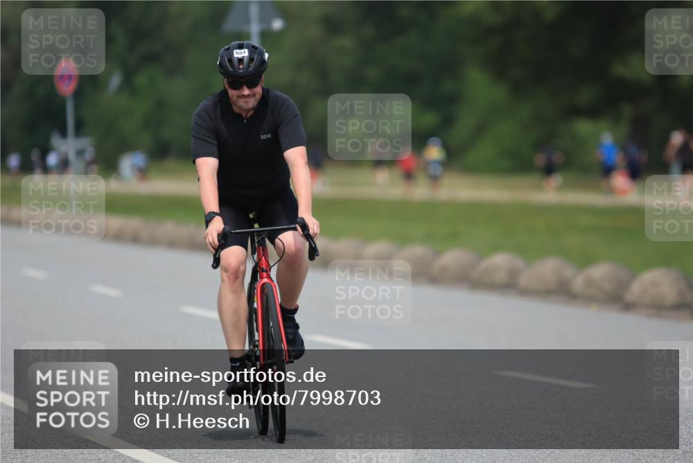 21.06.2025 - 27. Vierlanden-Triathlon H.Heesch http://msf.ph/oto/7998703 15.06.2025 12:29:23 Radfahren 684 meine-sportfotos.de