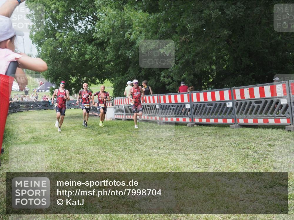 21.06.2025 - 27. Vierlanden-Triathlon KatJ http://msf.ph/oto/7998704 15.06.2025 12:53:11 Ziel 732, 989, 991, 992, 993 meine-sportfotos.de