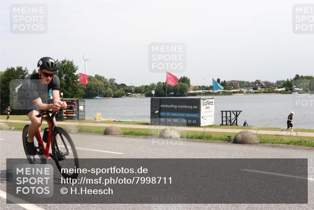 15.06.2025 - 27. Vierlanden-Triathlon H.Heesch http://msf.ph/oto/7998711 15.06.2025 11:37:40 Radfahren 90, 727 meine-sportfotos.de