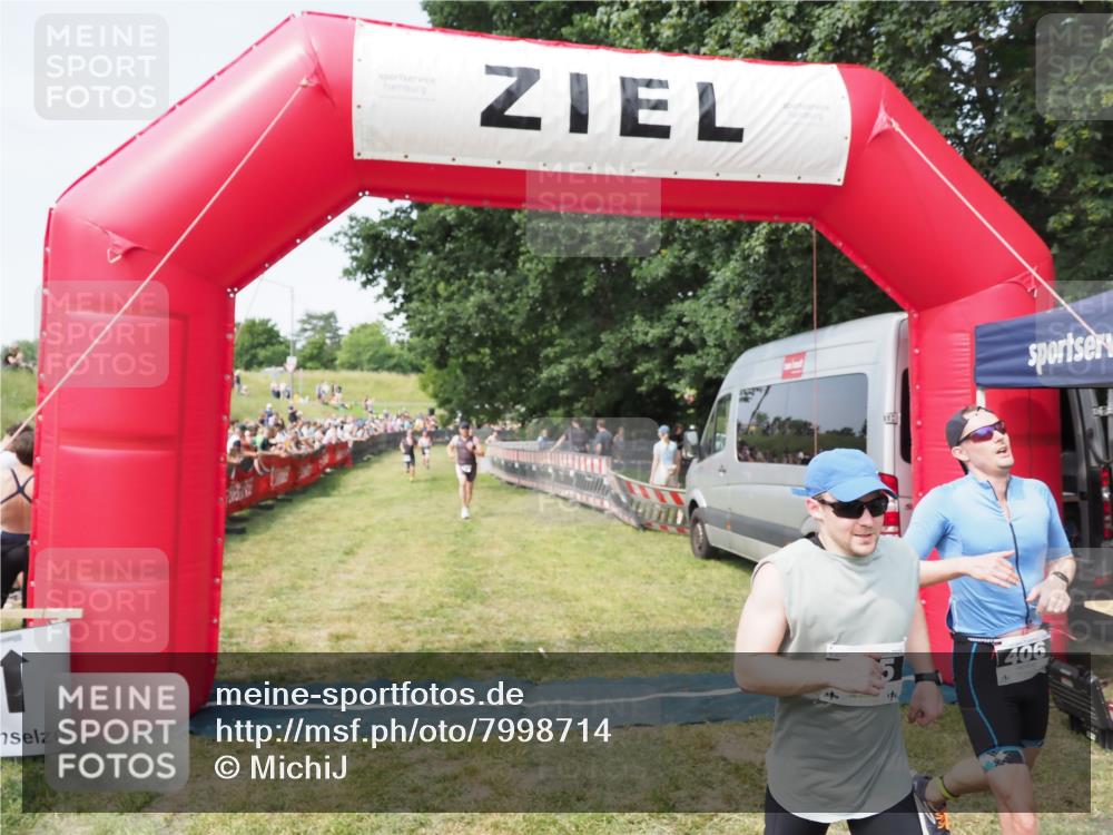 21.06.2025 - 27. Vierlanden-Triathlon MichiJ http://msf.ph/oto/7998714 15.06.2026 11:22:00 Ziel 315, 396, 406, 410 meine-sportfotos.de