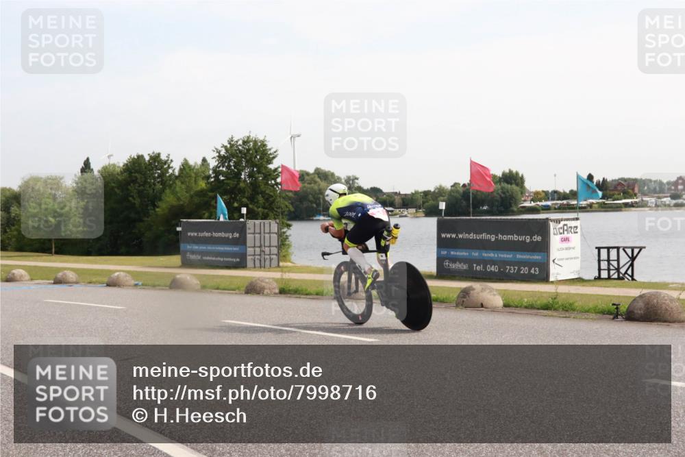 15.06.2025 - 27. Vierlanden-Triathlon H.Heesch http://msf.ph/oto/7998716 15.06.2025 09:54:20 Radfahren 64, 94 meine-sportfotos.de