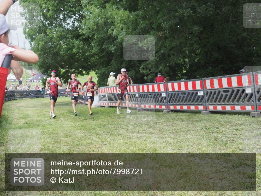 21.06.2025 - 27. Vierlanden-Triathlon KatJ http://msf.ph/oto/7998721 15.06.2025 12:53:12 Ziel 35, 732, 989, 991, 992, 993 meine-sportfotos.de