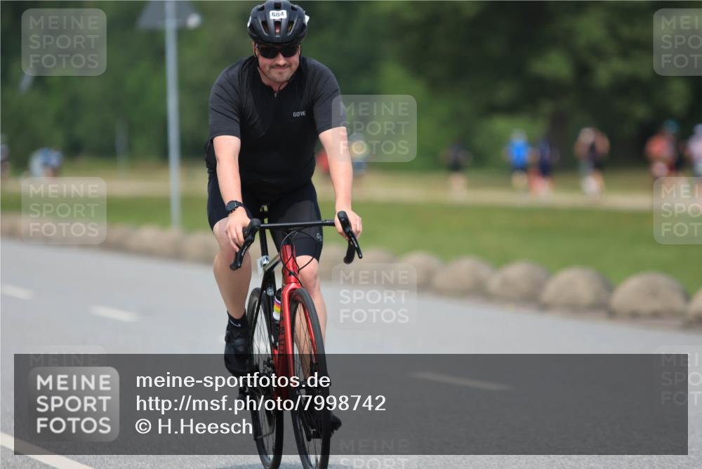 21.06.2025 - 27. Vierlanden-Triathlon H.Heesch http://msf.ph/oto/7998742 15.06.2025 12:29:23 Radfahren 684 meine-sportfotos.de