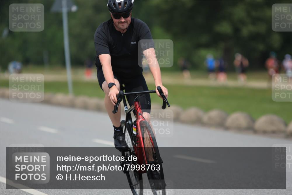21.06.2025 - 27. Vierlanden-Triathlon H.Heesch http://msf.ph/oto/7998763 15.06.2025 12:29:23 Radfahren 684 meine-sportfotos.de