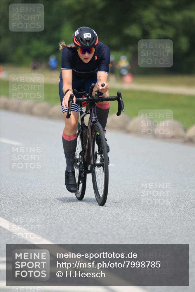 21.06.2025 - 27. Vierlanden-Triathlon H.Heesch http://msf.ph/oto/7998785 15.06.2025 12:29:31 Radfahren 928 meine-sportfotos.de