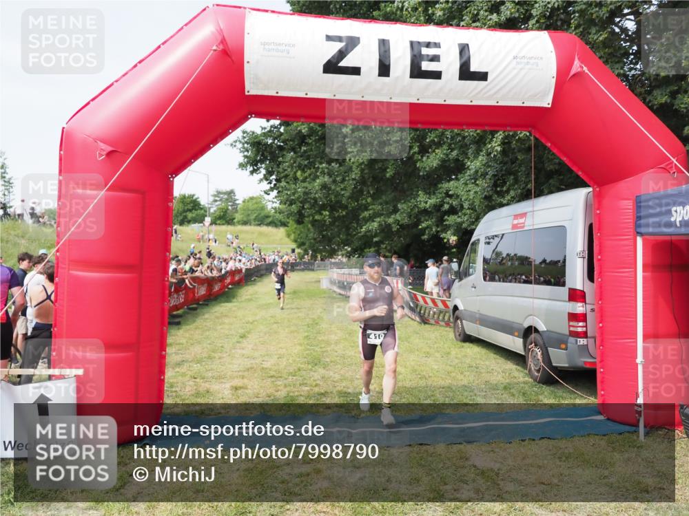 21.06.2025 - 27. Vierlanden-Triathlon MichiJ http://msf.ph/oto/7998790 15.06.2026 11:22:03 Ziel 315, 396, 406, 410 meine-sportfotos.de