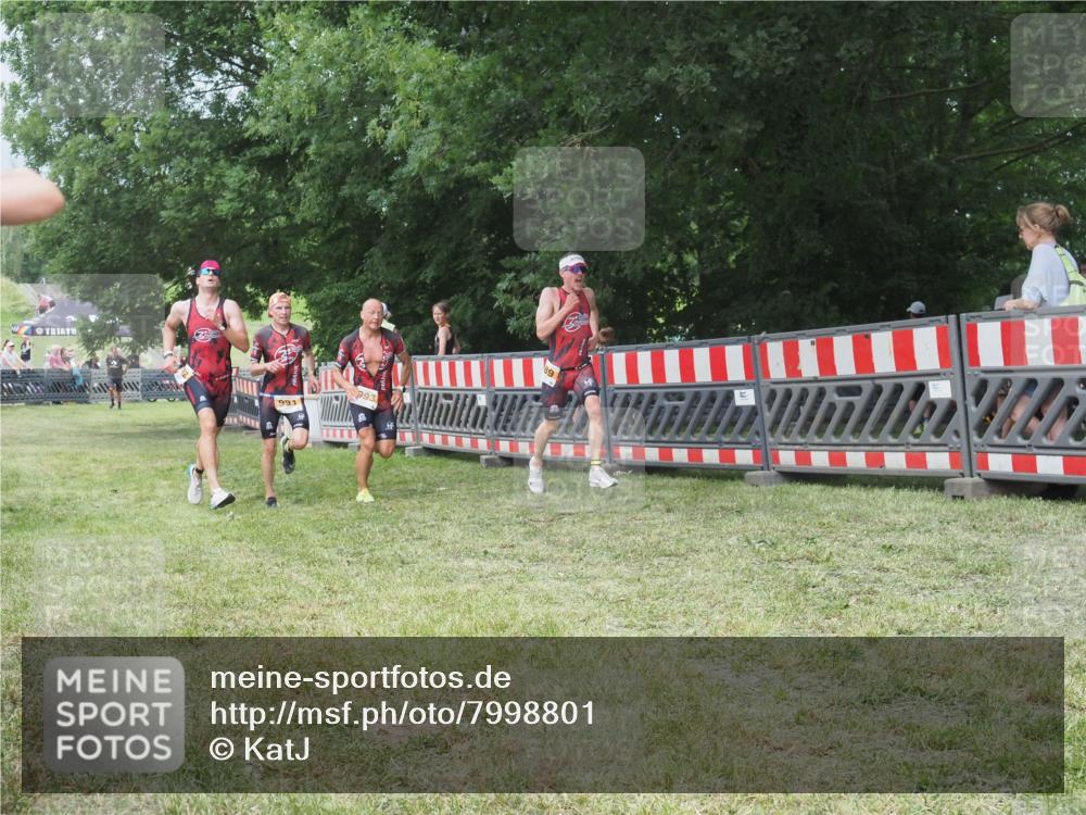21.06.2025 - 27. Vierlanden-Triathlon KatJ http://msf.ph/oto/7998801 15.06.2025 12:53:12 Ziel 35, 732, 989, 991, 992, 993 meine-sportfotos.de