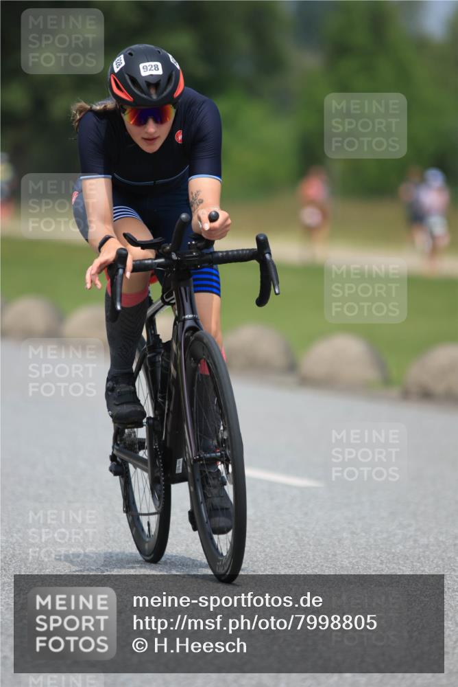 21.06.2025 - 27. Vierlanden-Triathlon H.Heesch http://msf.ph/oto/7998805 15.06.2025 12:29:32 Radfahren 928 meine-sportfotos.de