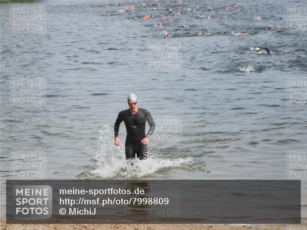 21.06.2025 - 27. Vierlanden-Triathlon MichiJ http://msf.ph/oto/7998809 15.06.2026 10:03:12 Schwimmen 406 meine-sportfotos.de