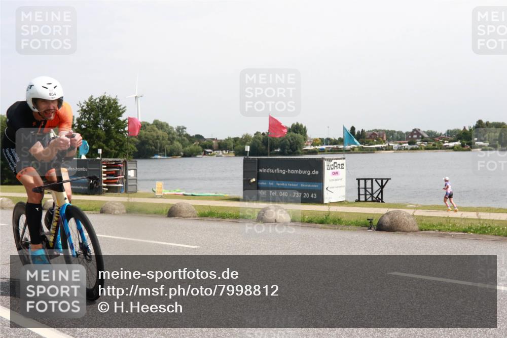 21.06.2025 - 27. Vierlanden-Triathlon H.Heesch http://msf.ph/oto/7998812 15.06.2025 11:37:56 Radfahren 691, 759, 854, 900 meine-sportfotos.de