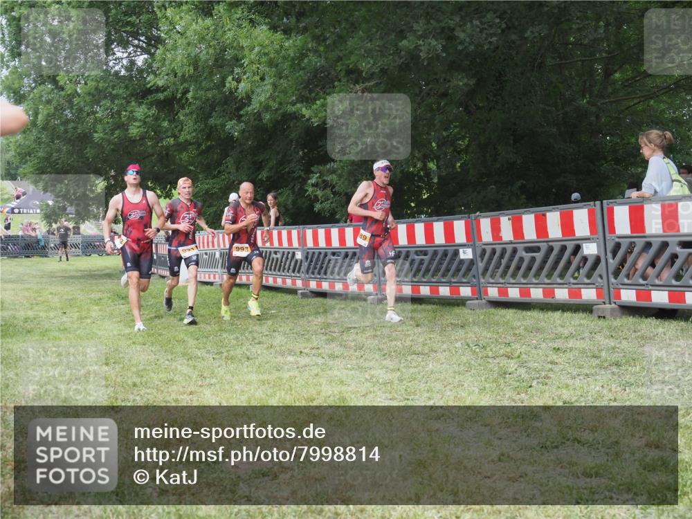 21.06.2025 - 27. Vierlanden-Triathlon KatJ http://msf.ph/oto/7998814 15.06.2025 12:53:12 Ziel 35, 732, 989, 991, 992, 993 meine-sportfotos.de