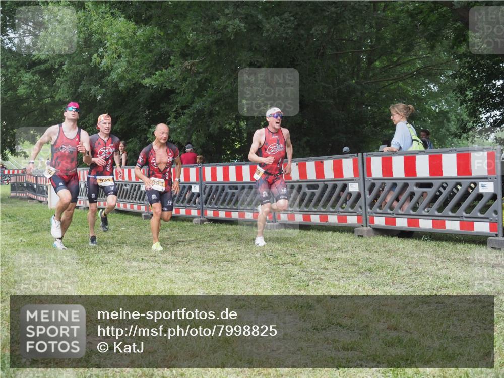 21.06.2025 - 27. Vierlanden-Triathlon KatJ http://msf.ph/oto/7998825 15.06.2025 12:53:13 Ziel 35, 732, 989, 991, 992, 993 meine-sportfotos.de
