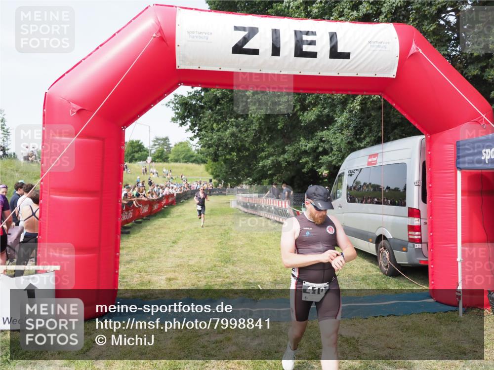 21.06.2025 - 27. Vierlanden-Triathlon MichiJ http://msf.ph/oto/7998841 15.06.2026 11:22:04 Ziel 315, 396, 406, 410, 439 meine-sportfotos.de