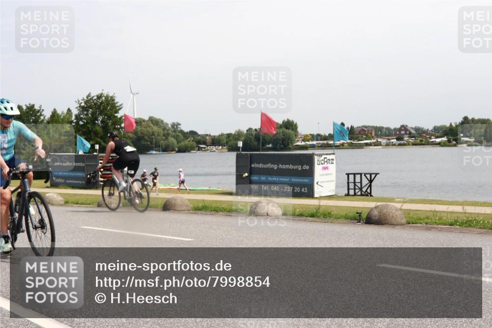 15.06.2025 - 27. Vierlanden-Triathlon H.Heesch http://msf.ph/oto/7998854 15.06.2025 11:38:02 Radfahren 215, 854 meine-sportfotos.de