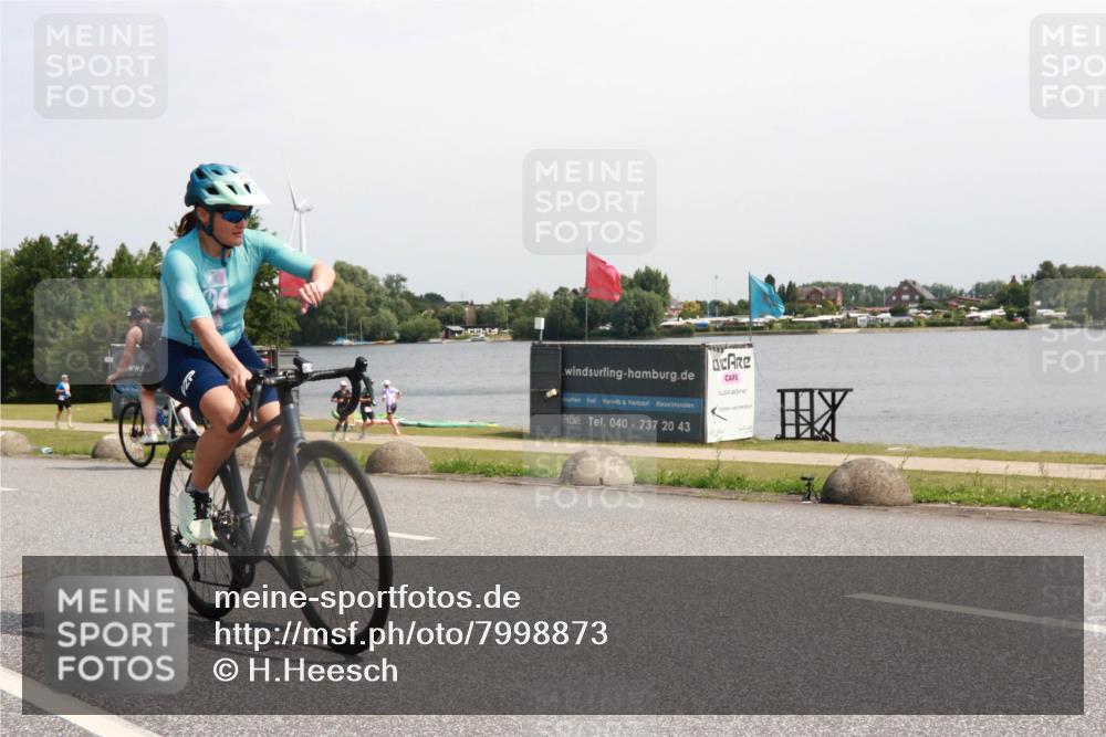 15.06.2025 - 27. Vierlanden-Triathlon H.Heesch http://msf.ph/oto/7998873 15.06.2025 11:38:02 Radfahren 215, 854 meine-sportfotos.de