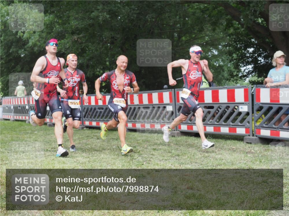 21.06.2025 - 27. Vierlanden-Triathlon KatJ http://msf.ph/oto/7998874 15.06.2025 12:53:13 Ziel 35, 732, 989, 991, 992, 993 meine-sportfotos.de