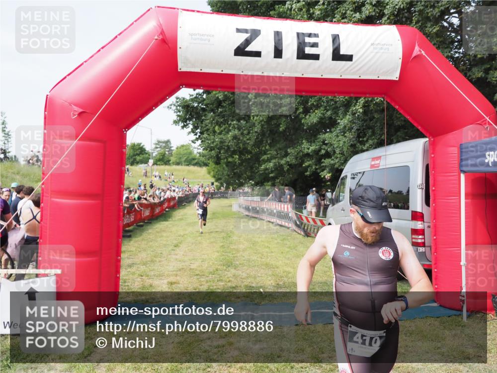 21.06.2025 - 27. Vierlanden-Triathlon MichiJ http://msf.ph/oto/7998886 15.06.2026 11:22:04 Ziel 315, 396, 406, 410, 439 meine-sportfotos.de
