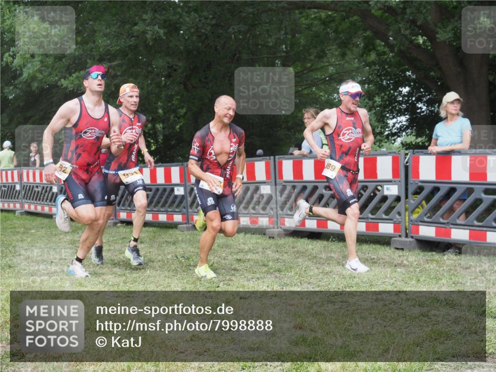 21.06.2025 - 27. Vierlanden-Triathlon KatJ http://msf.ph/oto/7998888 15.06.2025 12:53:13 Ziel 35, 732, 989, 991, 992, 993 meine-sportfotos.de
