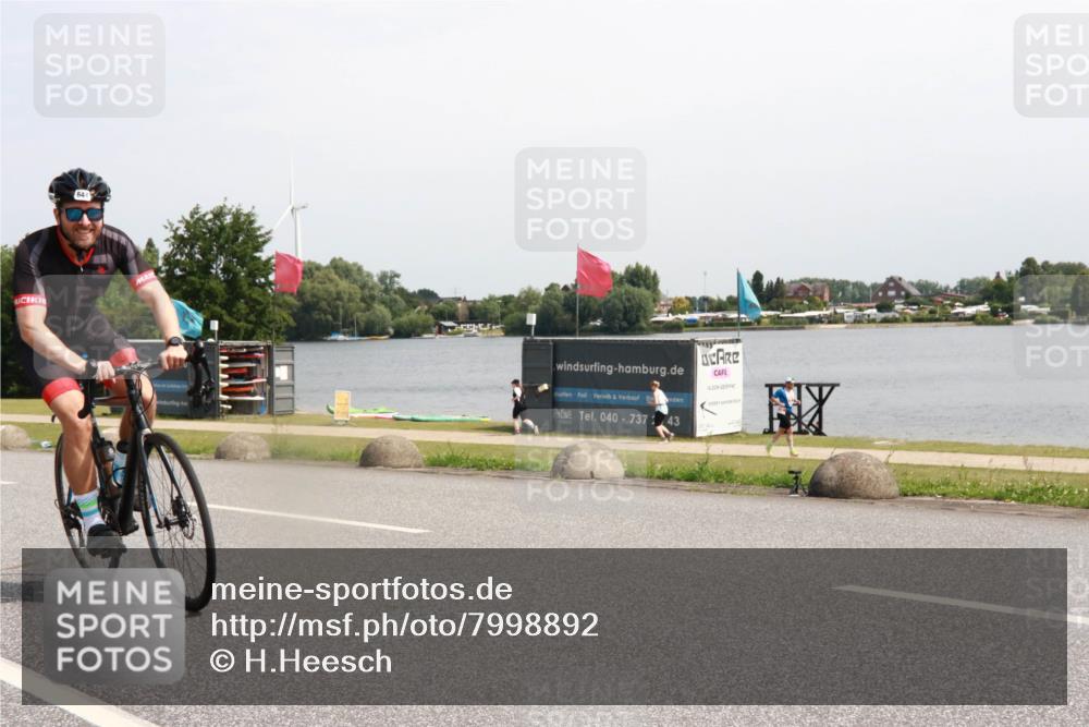 21.06.2025 - 27. Vierlanden-Triathlon H.Heesch http://msf.ph/oto/7998892 15.06.2025 11:38:12 Radfahren 644 meine-sportfotos.de