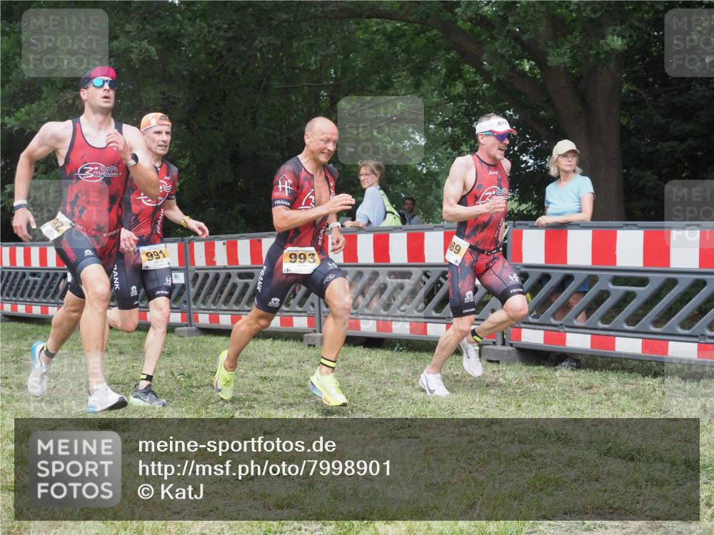 21.06.2025 - 27. Vierlanden-Triathlon KatJ http://msf.ph/oto/7998901 15.06.2025 12:53:14 Ziel 35, 732, 989, 991, 992, 993 meine-sportfotos.de