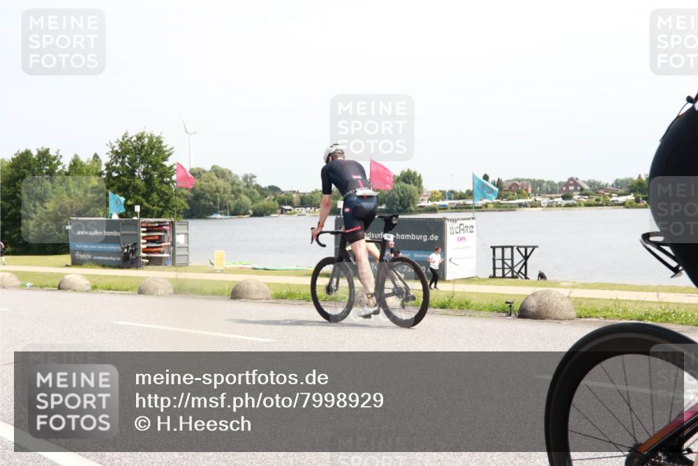 21.06.2025 - 27. Vierlanden-Triathlon H.Heesch http://msf.ph/oto/7998929 15.06.2025 11:38:25 Radfahren 226, 246 meine-sportfotos.de