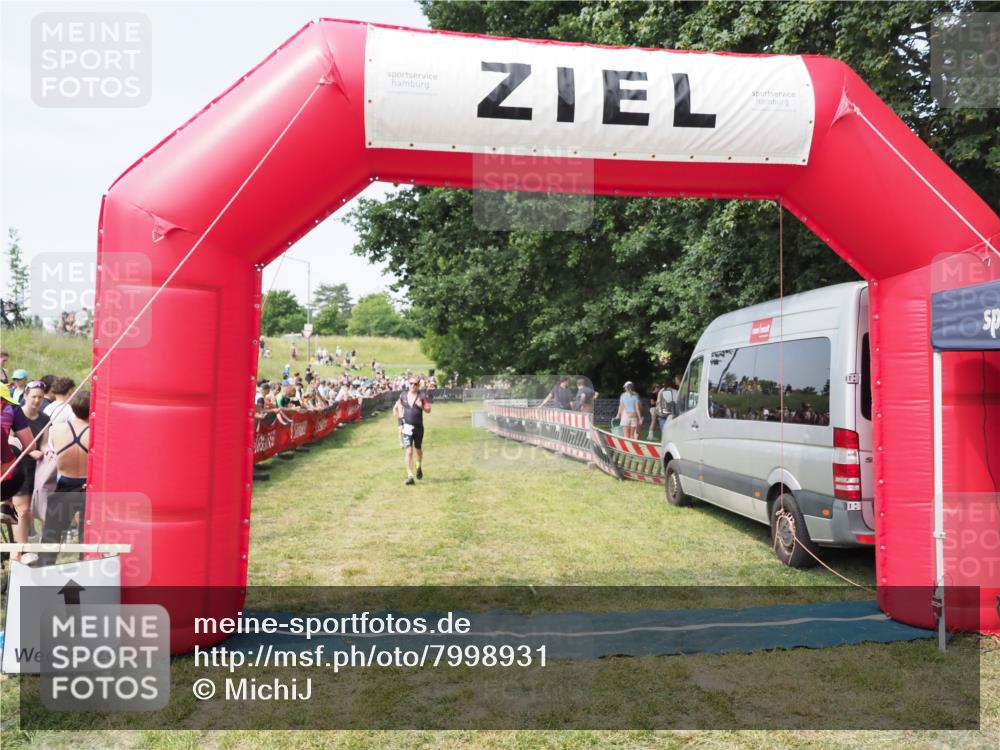 21.06.2025 - 27. Vierlanden-Triathlon MichiJ http://msf.ph/oto/7998931 15.06.2026 11:22:05 Ziel 315, 396, 406, 410, 439 meine-sportfotos.de