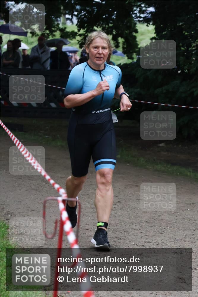 21.06.2025 - 27. Vierlanden-Triathlon Lena Gebhardt http://msf.ph/oto/7998937 15.06.2025 13:59:18 Laufen  meine-sportfotos.de