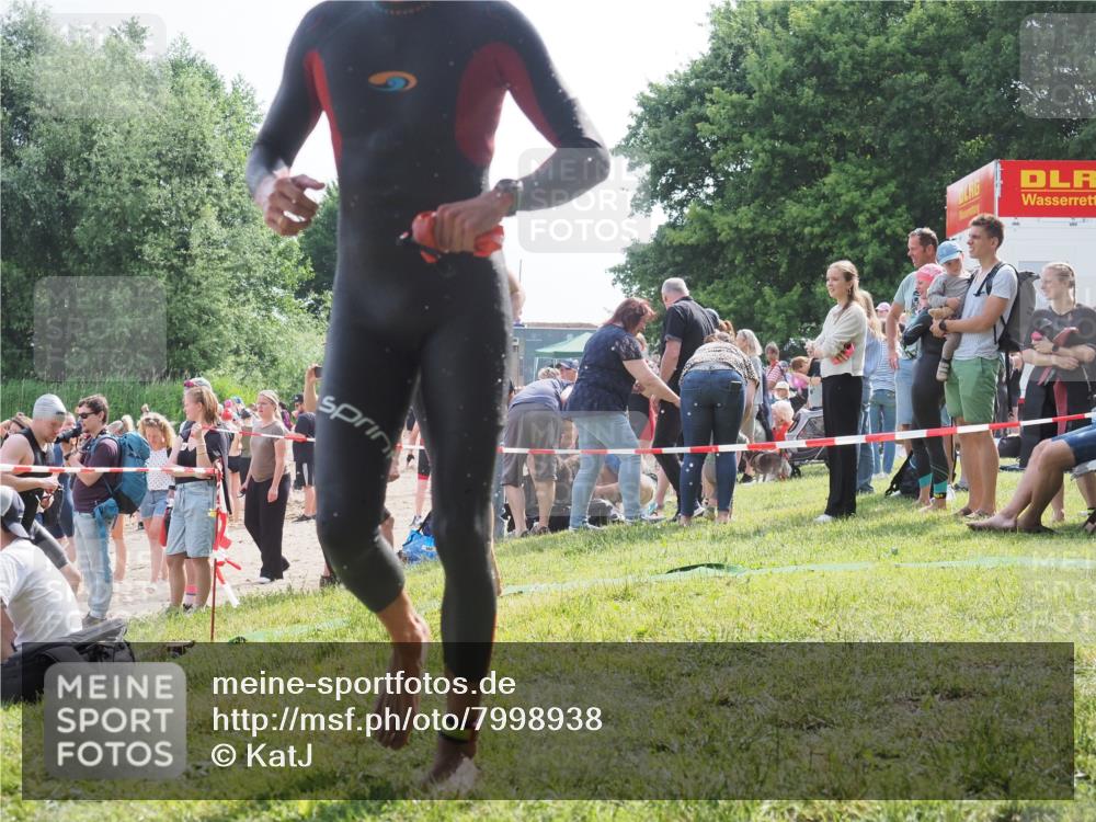 15.06.2025 - 27. Vierlanden-Triathlon KatJ http://msf.ph/oto/7998938 15.06.2025 09:56:15 Schwimmen 268, 277, 285, 314, 315, 323, 349, 357 meine-sportfotos.de