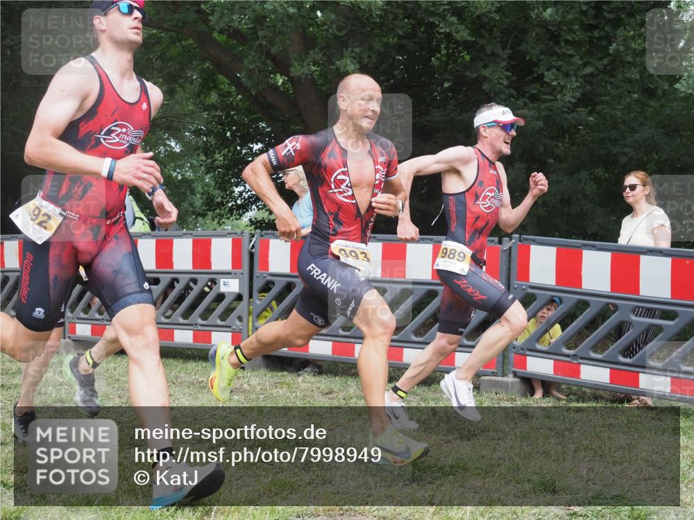 21.06.2025 - 27. Vierlanden-Triathlon KatJ http://msf.ph/oto/7998949 15.06.2025 12:53:14 Ziel 35, 732, 989, 991, 992, 993 meine-sportfotos.de