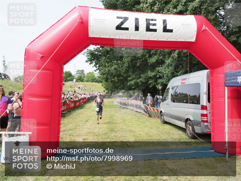21.06.2025 - 27. Vierlanden-Triathlon MichiJ http://msf.ph/oto/7998969 15.06.2026 11:22:06 Ziel 315, 406, 410, 439 meine-sportfotos.de