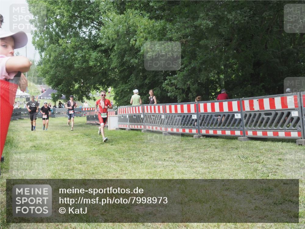 21.06.2025 - 27. Vierlanden-Triathlon KatJ http://msf.ph/oto/7998973 15.06.2025 12:53:19 Ziel 35, 234, 732 meine-sportfotos.de