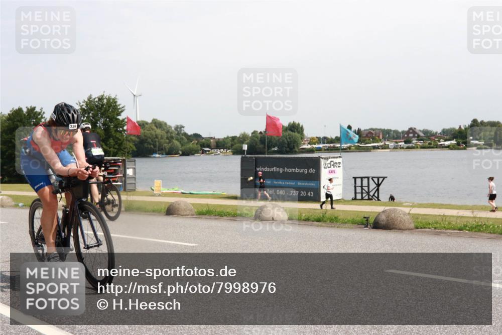 15.06.2025 - 27. Vierlanden-Triathlon H.Heesch http://msf.ph/oto/7998976 15.06.2025 11:38:25 Radfahren 226, 246 meine-sportfotos.de