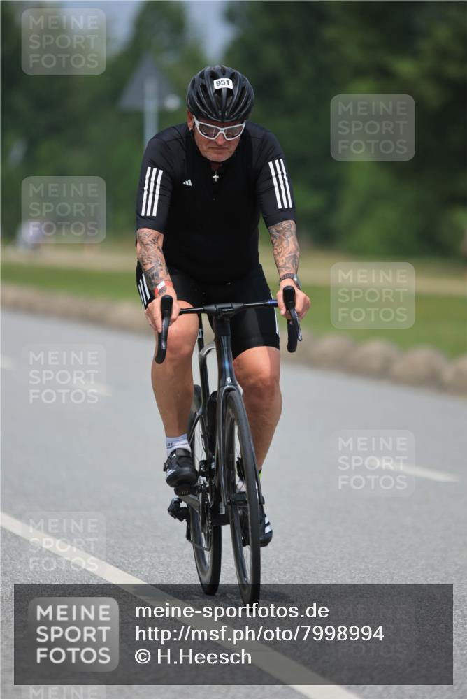 21.06.2025 - 27. Vierlanden-Triathlon H.Heesch http://msf.ph/oto/7998994 15.06.2025 12:29:47 Radfahren 937, 951, 989, 990, 992 meine-sportfotos.de