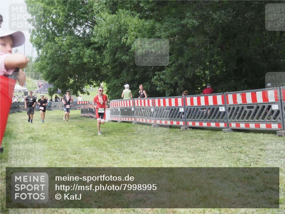 21.06.2025 - 27. Vierlanden-Triathlon KatJ http://msf.ph/oto/7998995 15.06.2025 12:53:19 Ziel 35, 234, 732 meine-sportfotos.de