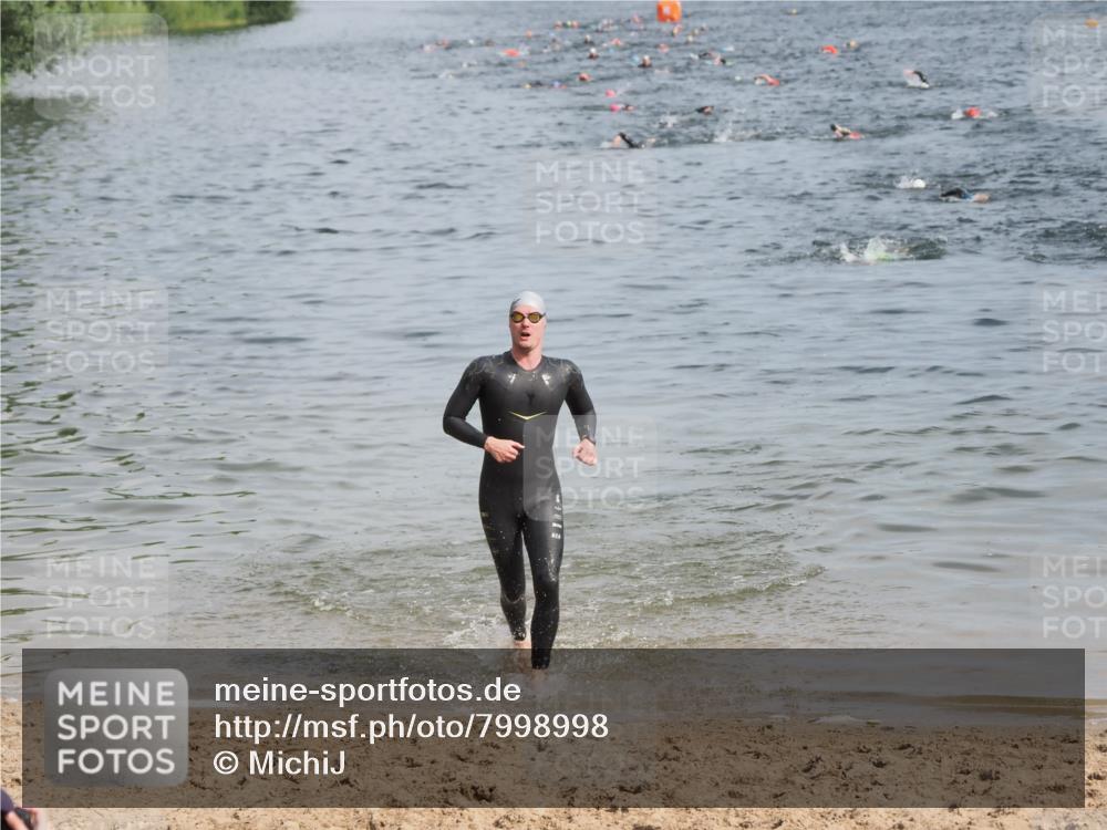 21.06.2025 - 27. Vierlanden-Triathlon MichiJ http://msf.ph/oto/7998998 15.06.2026 10:03:14 Schwimmen 406 meine-sportfotos.de