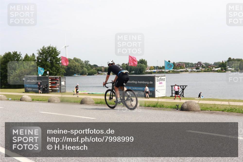 21.06.2025 - 27. Vierlanden-Triathlon H.Heesch http://msf.ph/oto/7998999 15.06.2025 11:38:31 Radfahren 226, 677, 761 meine-sportfotos.de