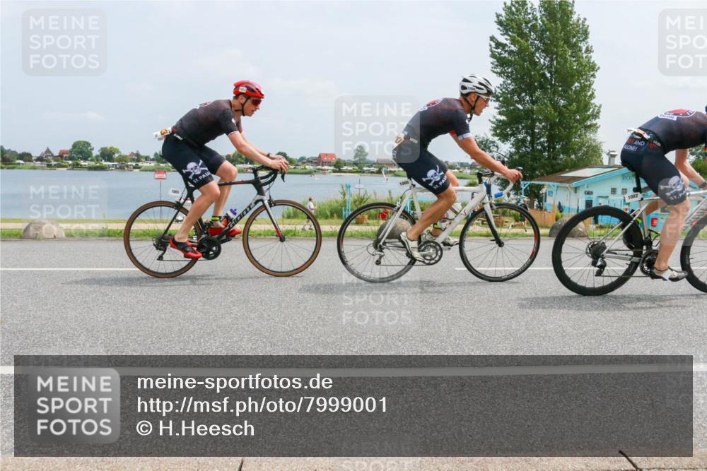 21.06.2025 - 27. Vierlanden-Triathlon H.Heesch http://msf.ph/oto/7999001 15.06.2025 12:31:43 Radfahren 785, 1000, 1001, 1002, 1003 meine-sportfotos.de