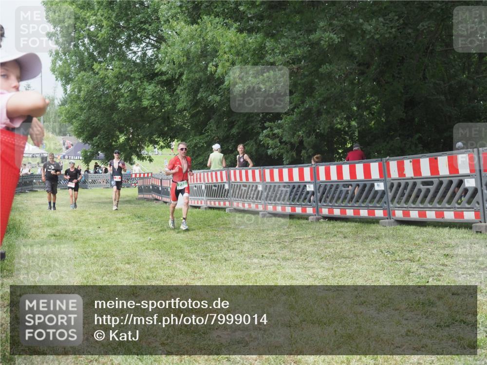 21.06.2025 - 27. Vierlanden-Triathlon KatJ http://msf.ph/oto/7999014 15.06.2025 12:53:20 Ziel 35, 234, 732 meine-sportfotos.de