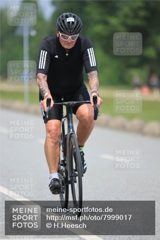 21.06.2025 - 27. Vierlanden-Triathlon H.Heesch http://msf.ph/oto/7999017 15.06.2025 12:29:47 Radfahren 937, 951, 989, 990, 992 meine-sportfotos.de