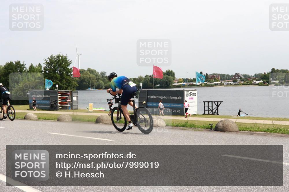 15.06.2025 - 27. Vierlanden-Triathlon H.Heesch http://msf.ph/oto/7999019 15.06.2025 11:38:31 Radfahren 226, 677, 761 meine-sportfotos.de