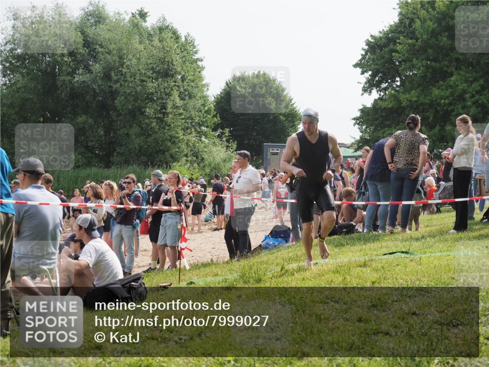 15.06.2025 - 27. Vierlanden-Triathlon KatJ http://msf.ph/oto/7999027 15.06.2025 09:56:17 Schwimmen 260, 268, 277, 285, 314, 315, 323, 349, 357 meine-sportfotos.de