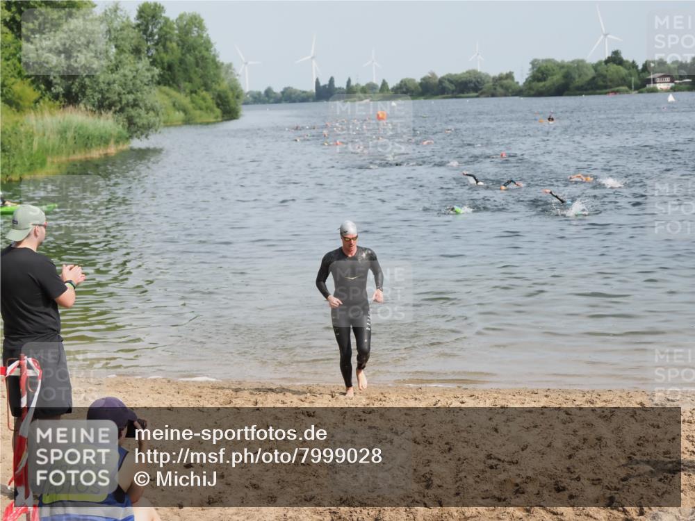 21.06.2025 - 27. Vierlanden-Triathlon MichiJ http://msf.ph/oto/7999028 15.06.2026 10:03:15 Schwimmen 406 meine-sportfotos.de