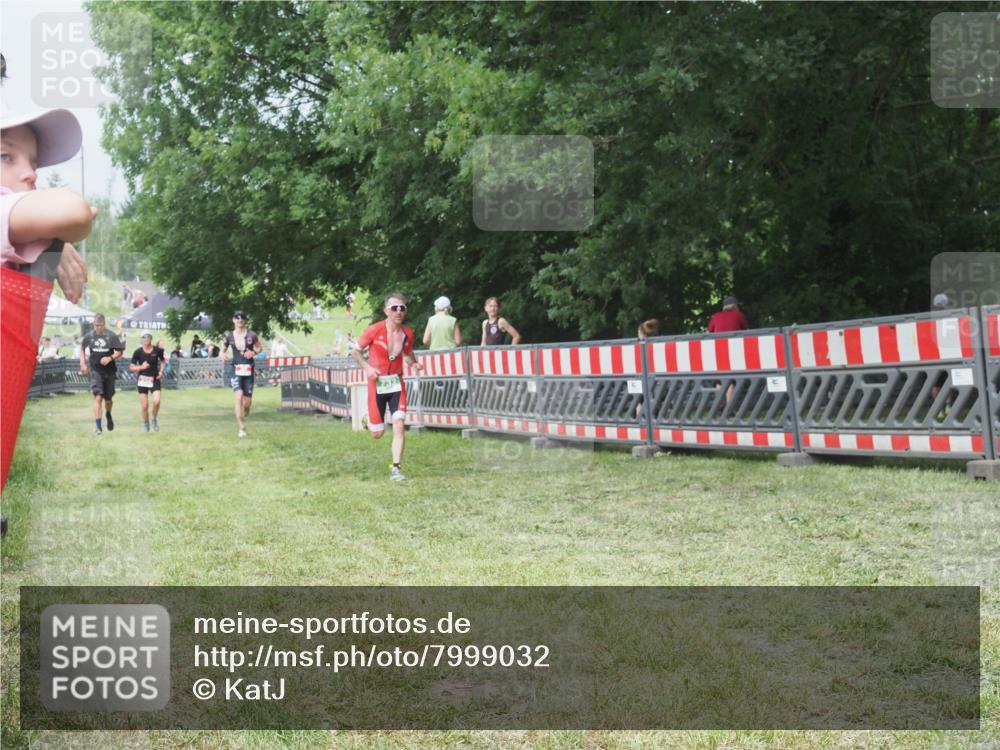 21.06.2025 - 27. Vierlanden-Triathlon KatJ http://msf.ph/oto/7999032 15.06.2025 12:53:20 Ziel 35, 234, 732 meine-sportfotos.de