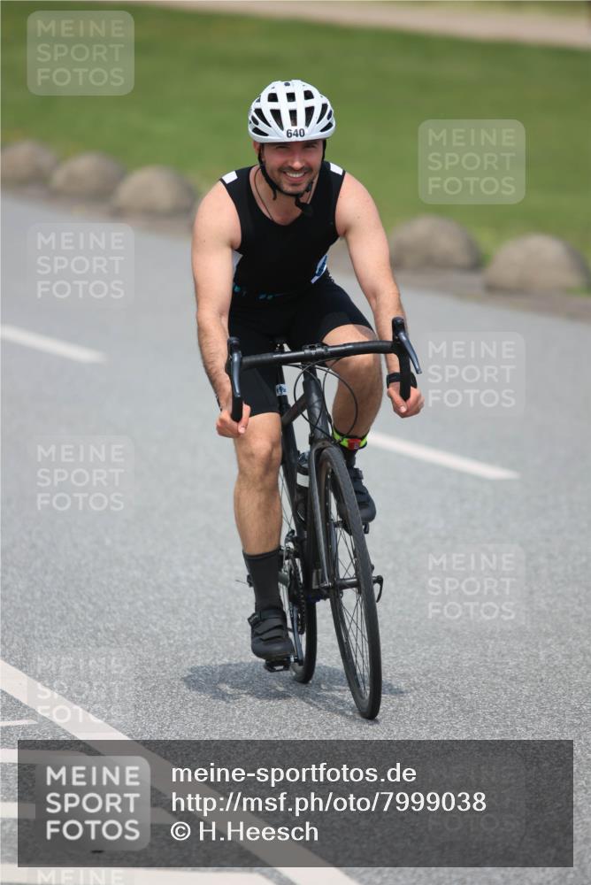 21.06.2025 - 27. Vierlanden-Triathlon H.Heesch http://msf.ph/oto/7999038 15.06.2025 12:30:25 Radfahren 58, 640, 883 meine-sportfotos.de