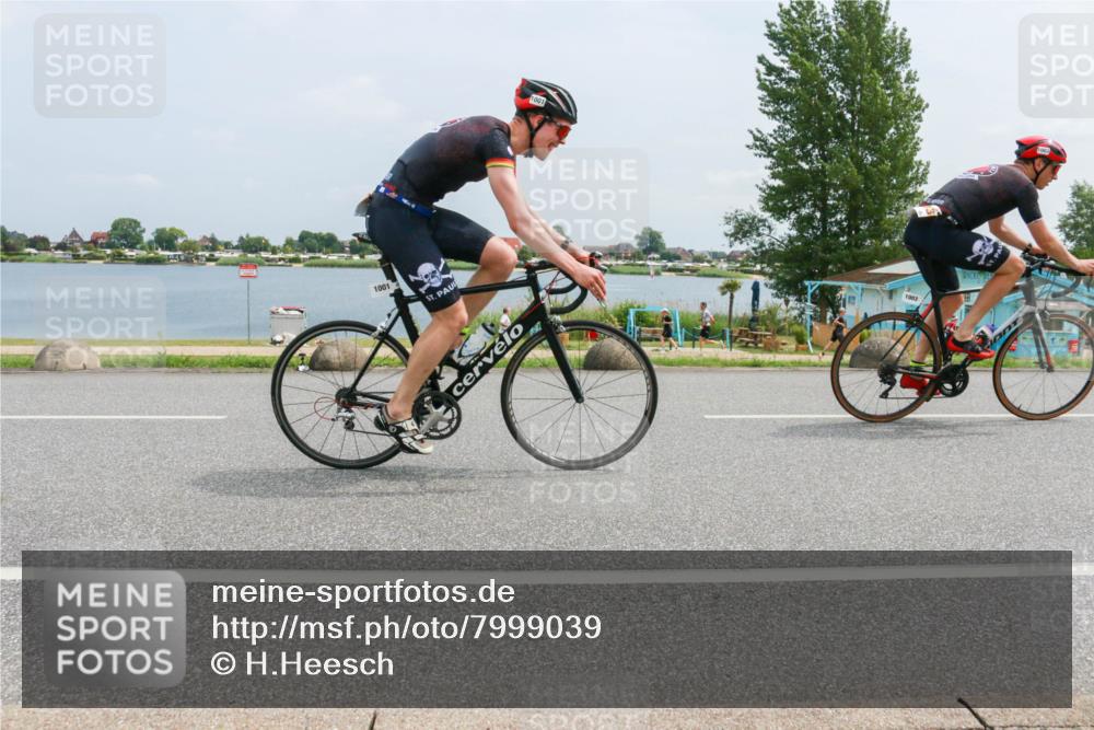 21.06.2025 - 27. Vierlanden-Triathlon H.Heesch http://msf.ph/oto/7999039 15.06.2025 12:31:44 Radfahren 785, 861, 1000, 1001, 1002, 1003 meine-sportfotos.de