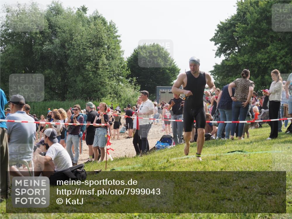 15.06.2025 - 27. Vierlanden-Triathlon KatJ http://msf.ph/oto/7999043 15.06.2025 09:56:17 Schwimmen 260, 268, 277, 285, 314, 315, 323, 349, 357 meine-sportfotos.de