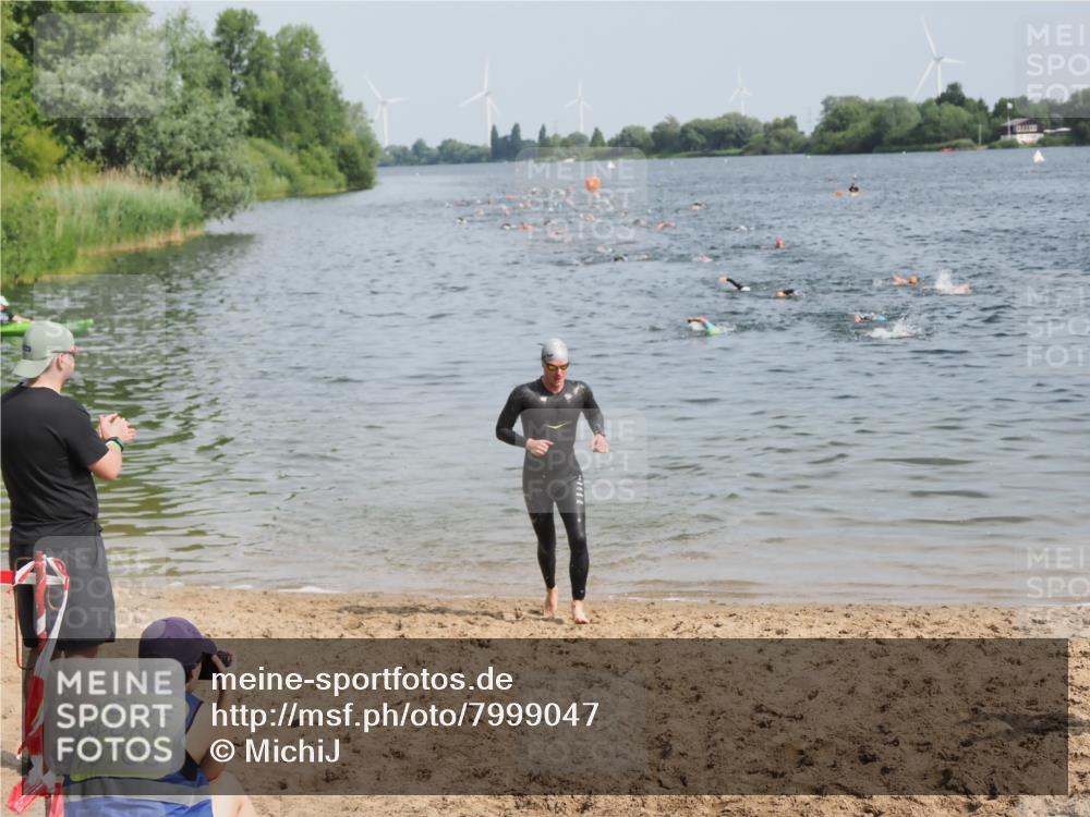 21.06.2025 - 27. Vierlanden-Triathlon MichiJ http://msf.ph/oto/7999047 15.06.2026 10:03:15 Schwimmen 406 meine-sportfotos.de