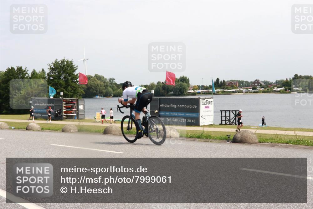 15.06.2025 - 27. Vierlanden-Triathlon H.Heesch http://msf.ph/oto/7999061 15.06.2025 11:38:35 Radfahren 174, 677, 718 meine-sportfotos.de