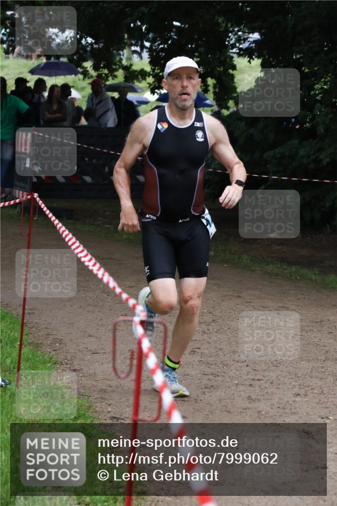 21.06.2025 - 27. Vierlanden-Triathlon Lena Gebhardt http://msf.ph/oto/7999062 15.06.2025 13:59:27 Laufen  meine-sportfotos.de