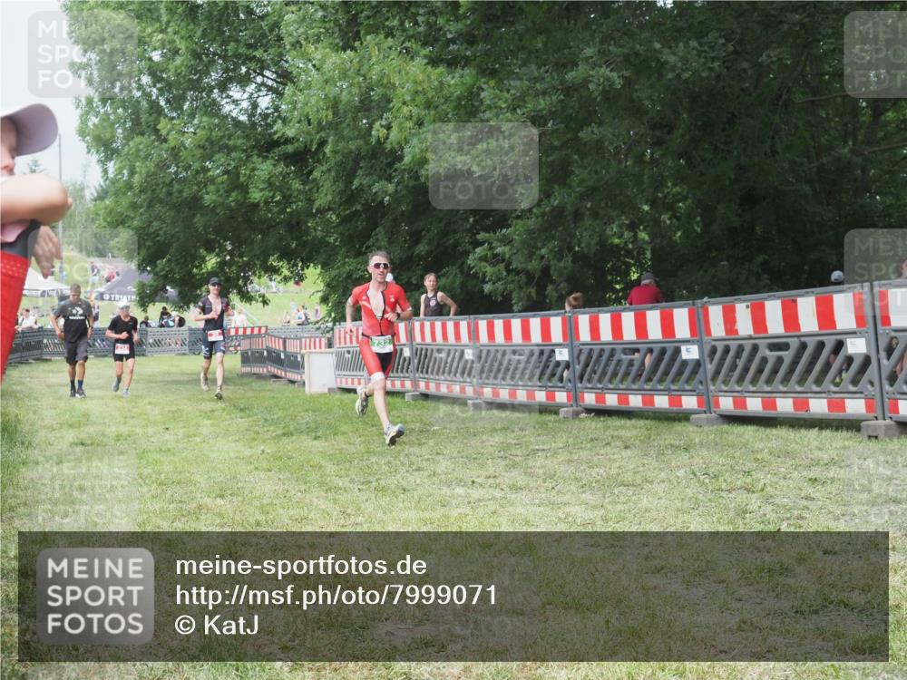 21.06.2025 - 27. Vierlanden-Triathlon KatJ http://msf.ph/oto/7999071 15.06.2025 12:53:20 Ziel 35, 234, 732 meine-sportfotos.de